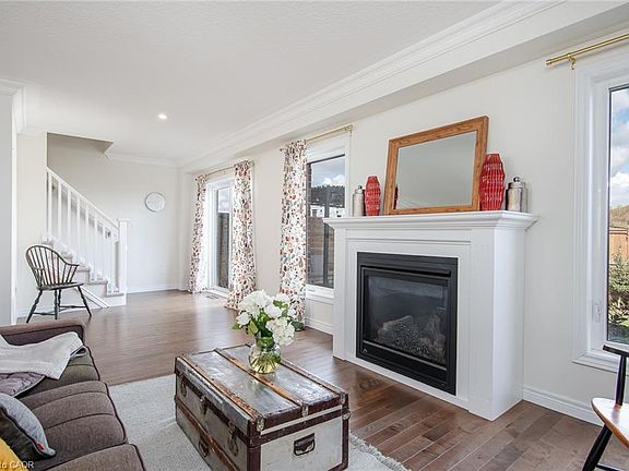 3rd image of 290 William St