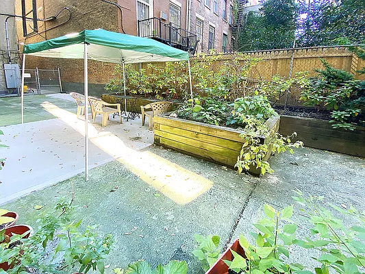 Sold by Foxworth Realty | media 23