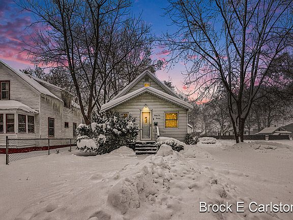 3rd image of 2614 Riordan St