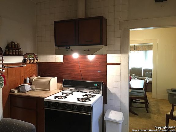 4th image of 631 Gulf St