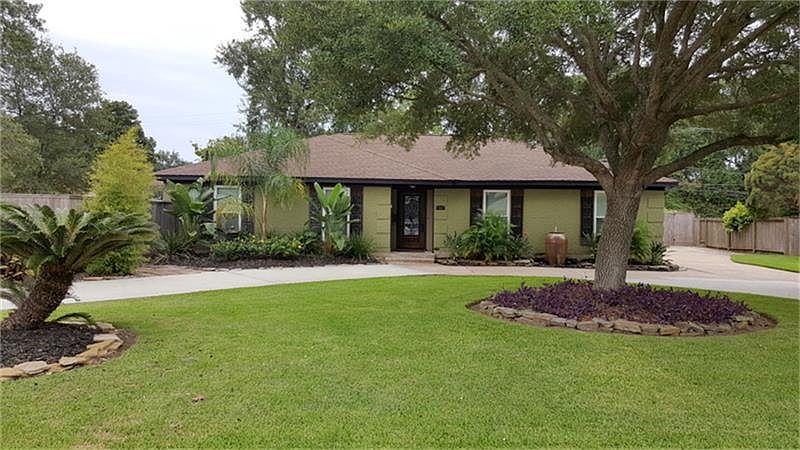 1st image of 102 Lakeshore Dr