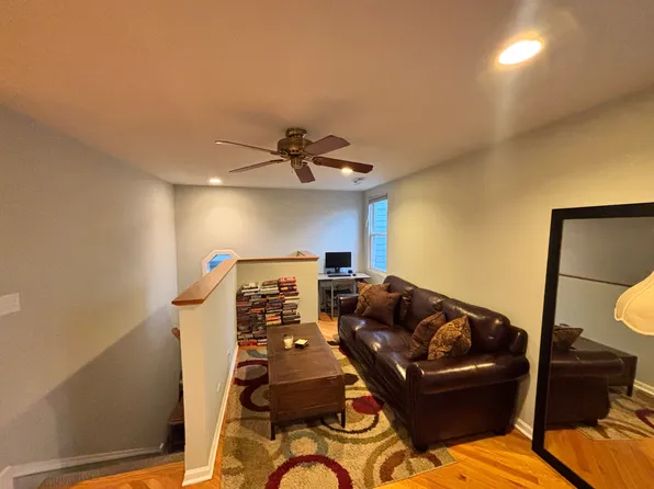 2349 W Ohio St APT 3, Chicago, IL 60612