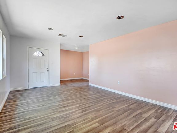 4th image of 10139 Oleander Ave