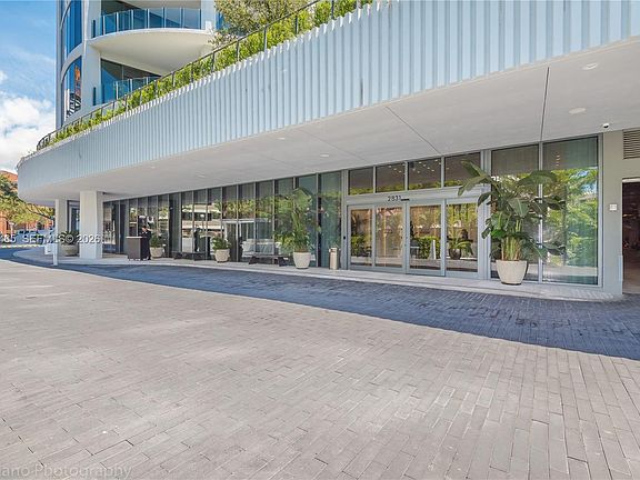 4th image of 2831 S Bayshore Dr #808