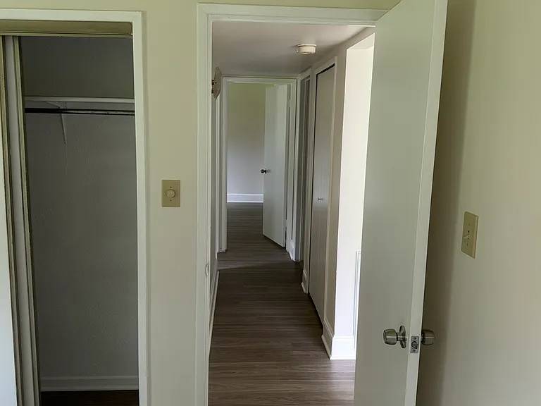 2122 Sharpshire Ln — Photo 3