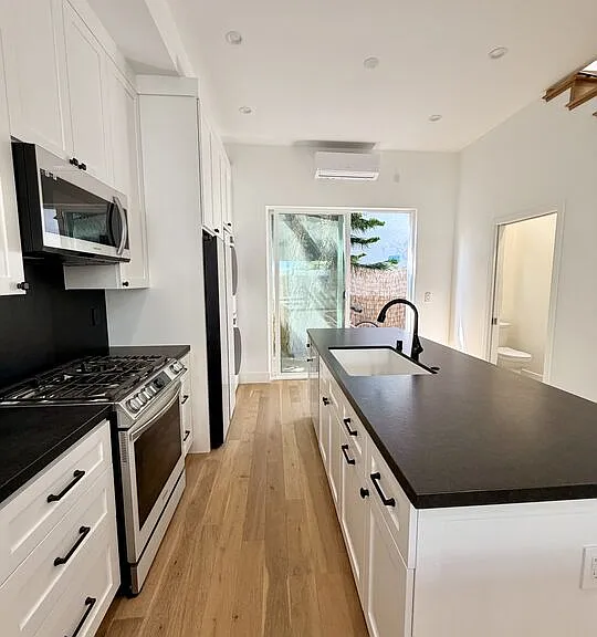 3989 1/2 Beethoven St — Photo 5