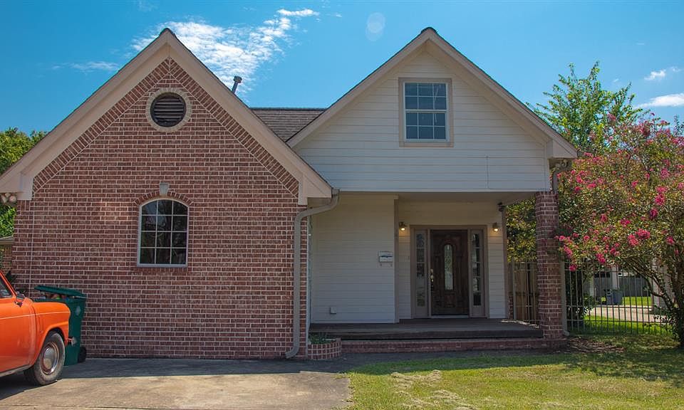 2nd image of 1513 Scarborough Ln