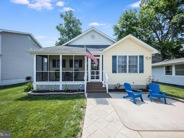 16 10th St, Colonial Beach, VA 22443