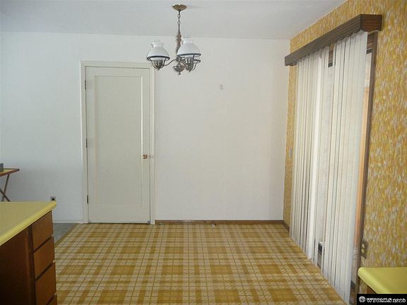3rd image of 1918 Coral St
