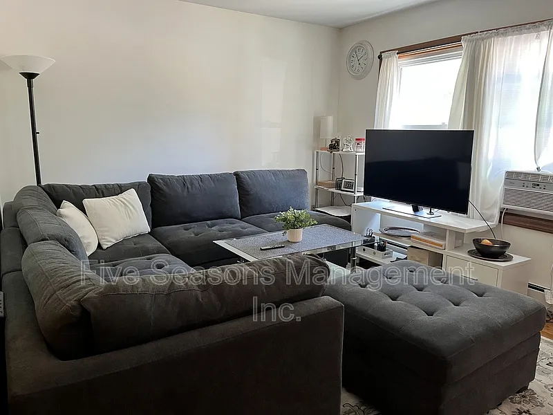 2 bed, 1.0 bath, 800 sqft, $1,950 — Photo 3