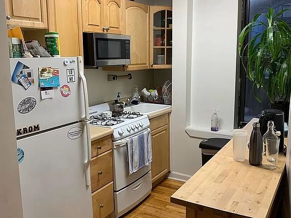 3rd image of 115 Essex St APT 2D