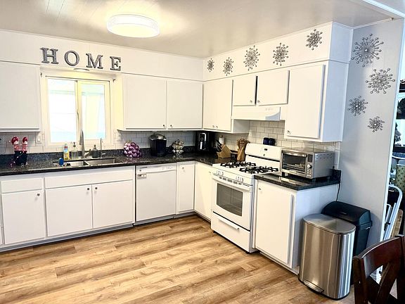 4th image of 165 Blossom Way #304
