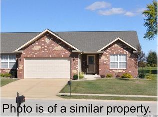 7076 Remington Villa Dr, Maryville, IL 62062