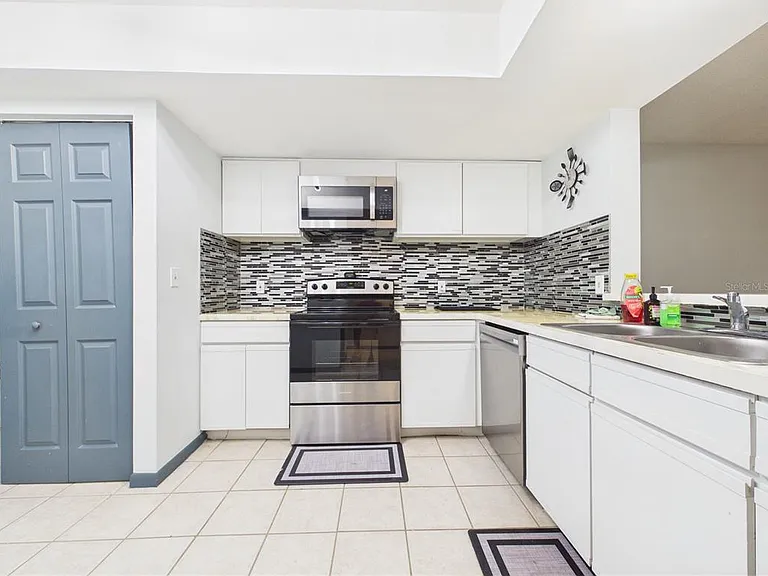 11239 Cedar Hollow Ln — Photo 14