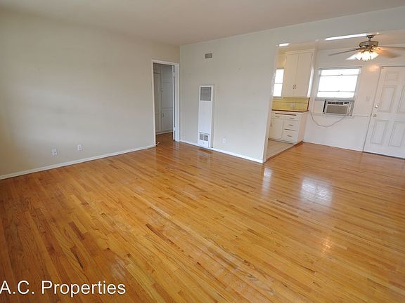 2nd image of 12807 Burbank Blvd APT 4