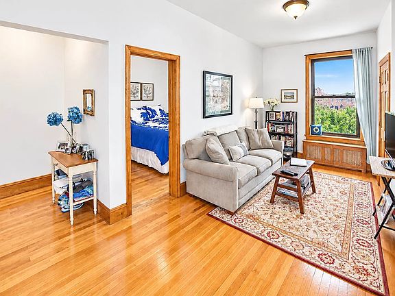 2nd image of 19 W 74th St APT 5B