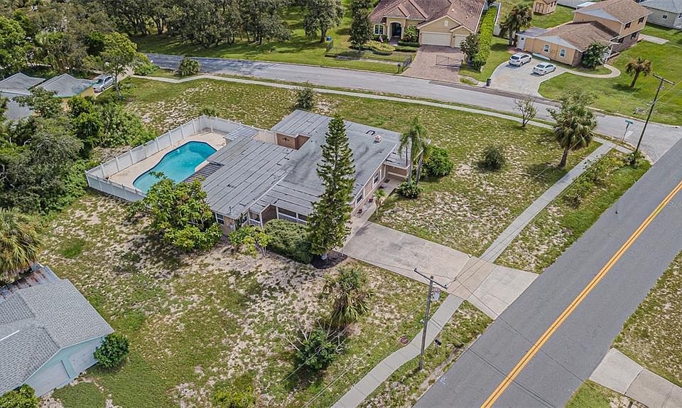 1st image of 912 Riverside Dr
