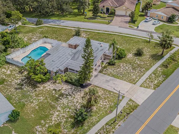 912 Riverside Dr, Tarpon Springs, FL 34689