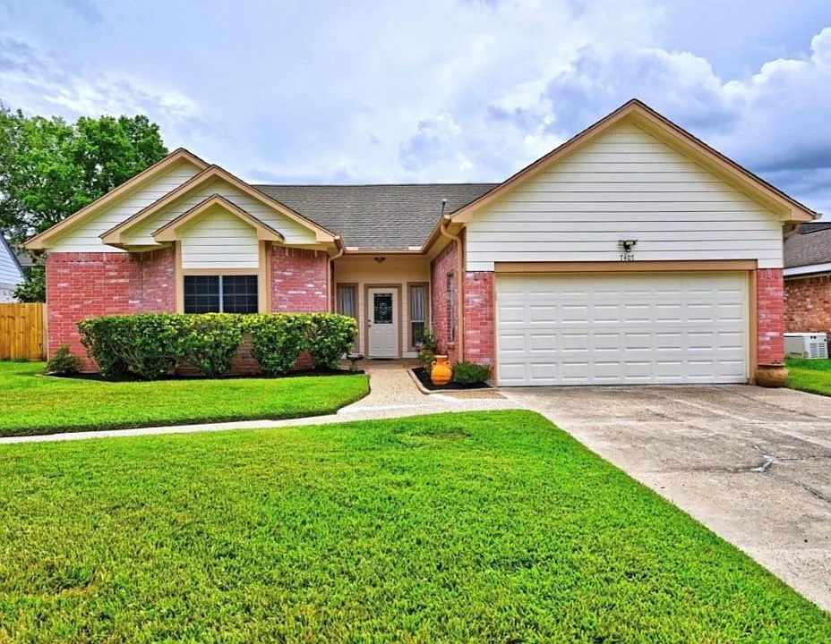 7407 Creekfield Dr