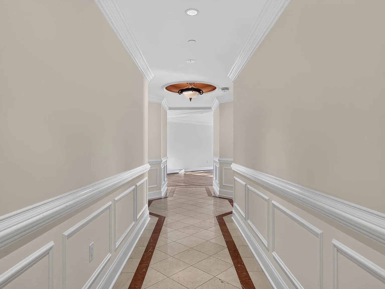 3 bed, 2.5 bath, 2749 sqft, $6,200 — Photo 2