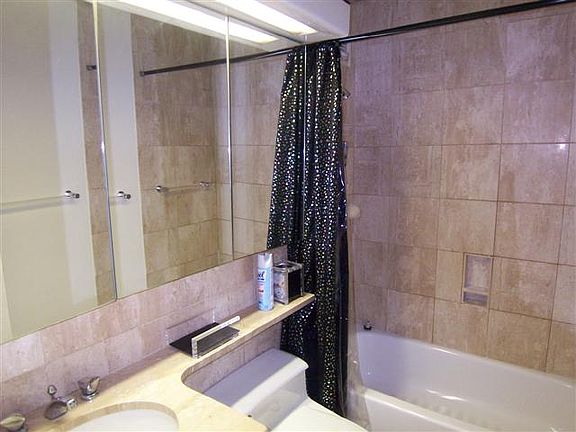 4th image of 415 E 37th St APT 5C