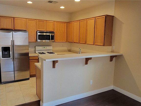 3rd image of 4062 Sparrow Rock St