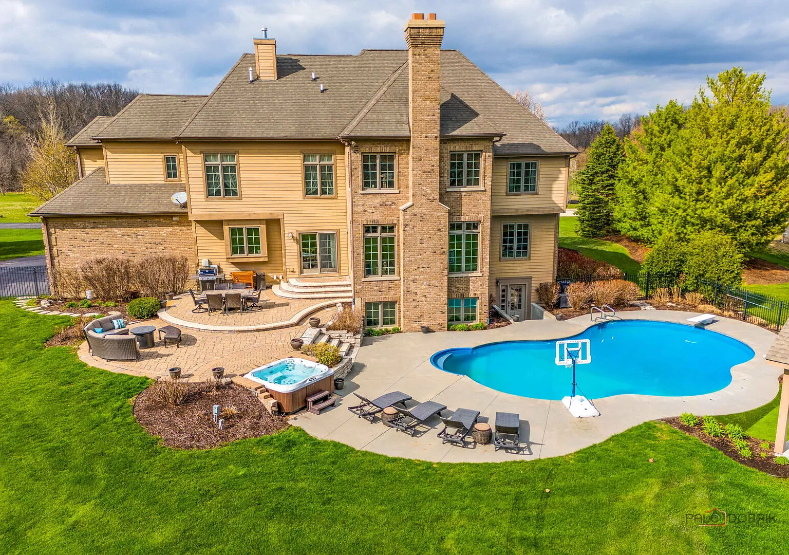 4 bed, 6.0 bath, 5000 sqft, $9,000 — Photo 3