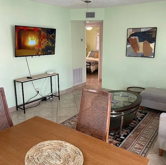 641 Folsom St S — Photo 3