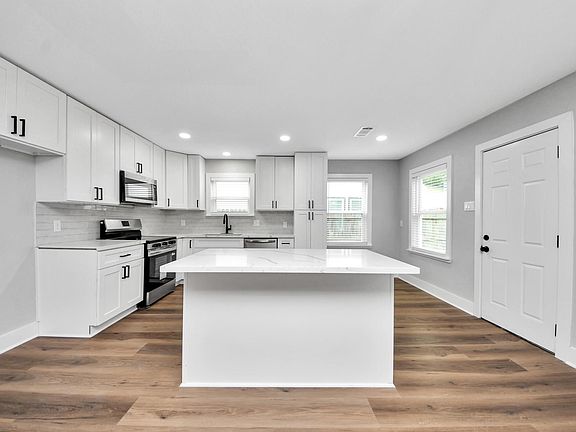 5th image of 5651 McCormick St