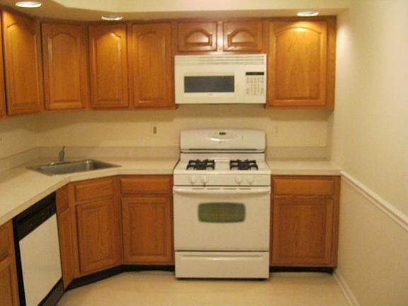 4th image of 3304 French Dr
