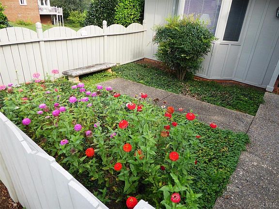 3rd image of 109 St Paul Dr