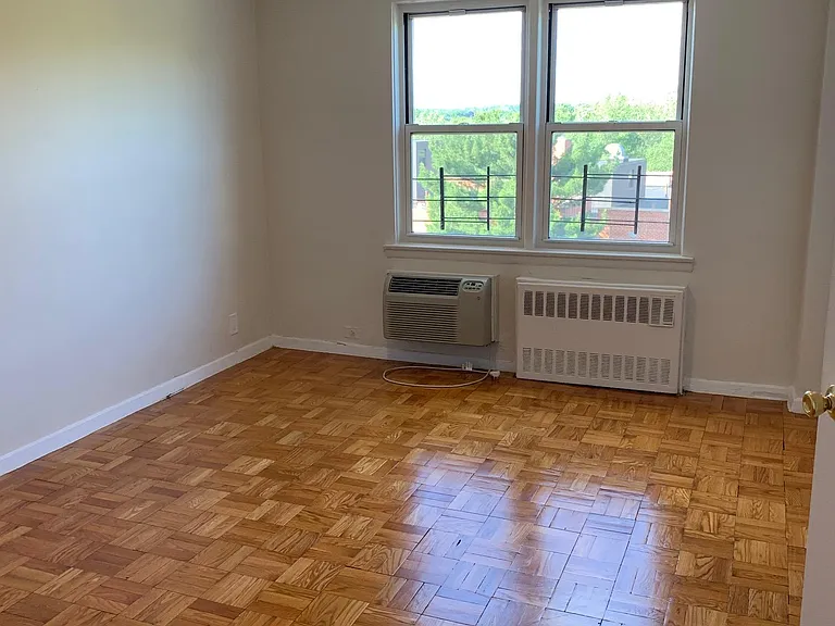 1160 Midland Ave — Photo 13
