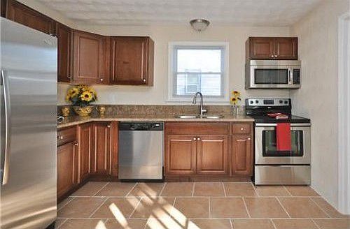 3rd image of 7433 Tyndale Ct