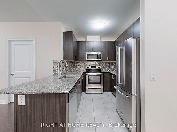 3rd image of 7325 Markham Rd #615