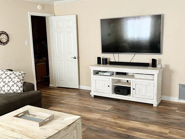 1903 McLees Ct — Photo 12