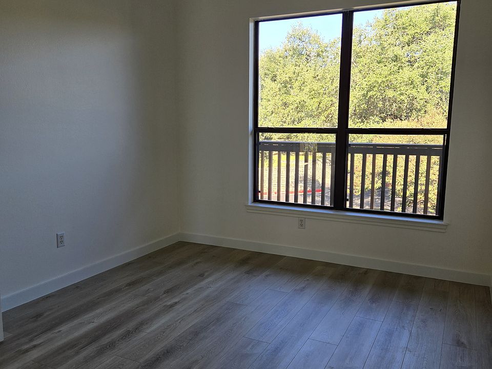 2nd image of 4131 Spicewood Springs Rd Unit 3