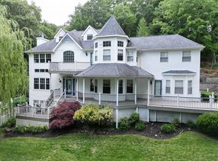 21 Beach Plum Dr, Centerport, NY 11721