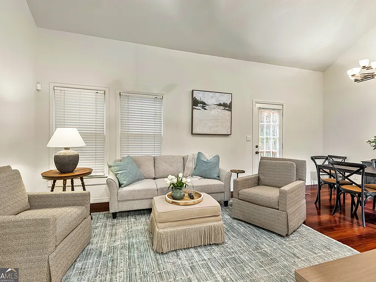 216 Flat Creek Ct — Photo 10