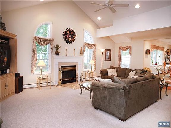 5th image of 411 Bergen Blvd