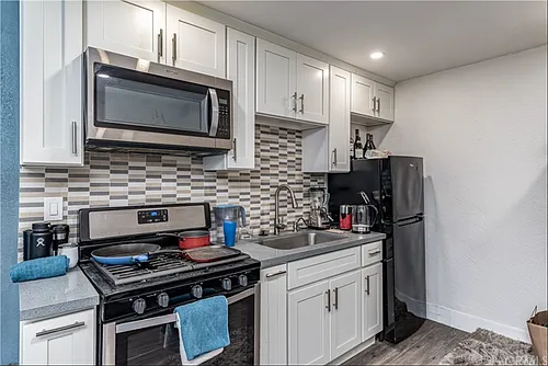 2148 S Sycamore St #B1 Photo 1