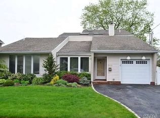 569 Derby Dr E, Oceanside, NY 11572