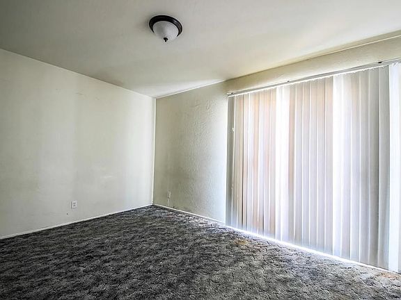 4th image of 4471 Hamilton Ave #B