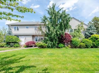 570 Barnard Ave, Woodmere, NY 11598
