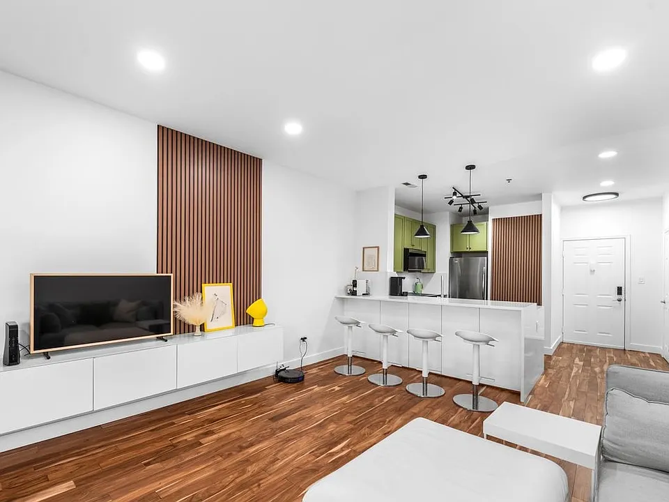 24 Avenue At Port Imperial #133
