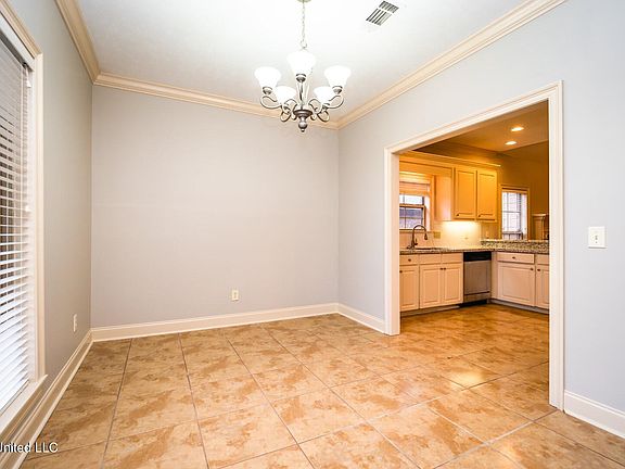 5th image of 106 Wells Ct