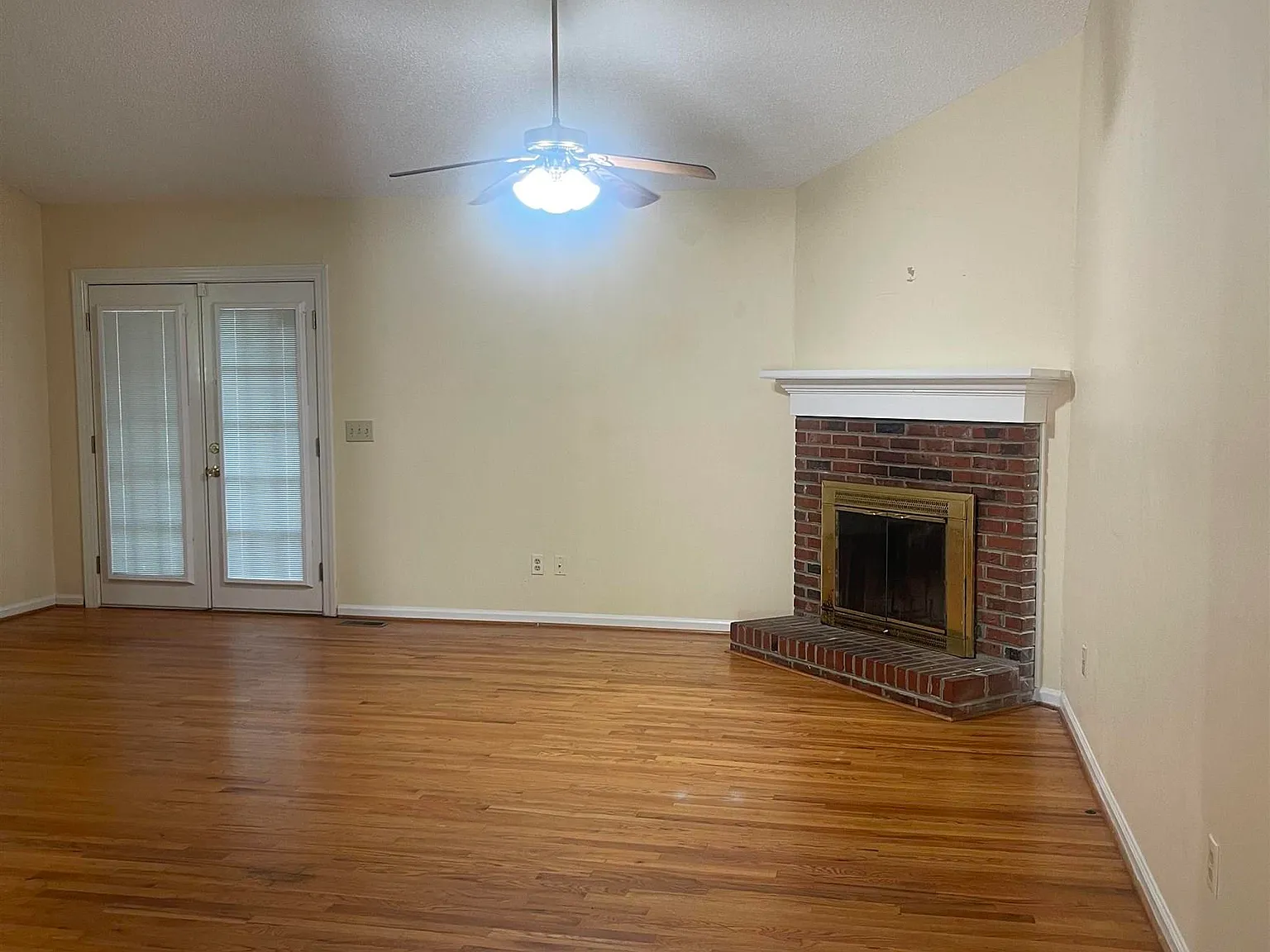 3 bed, 1196 sqft, $1,700 — Photo 2