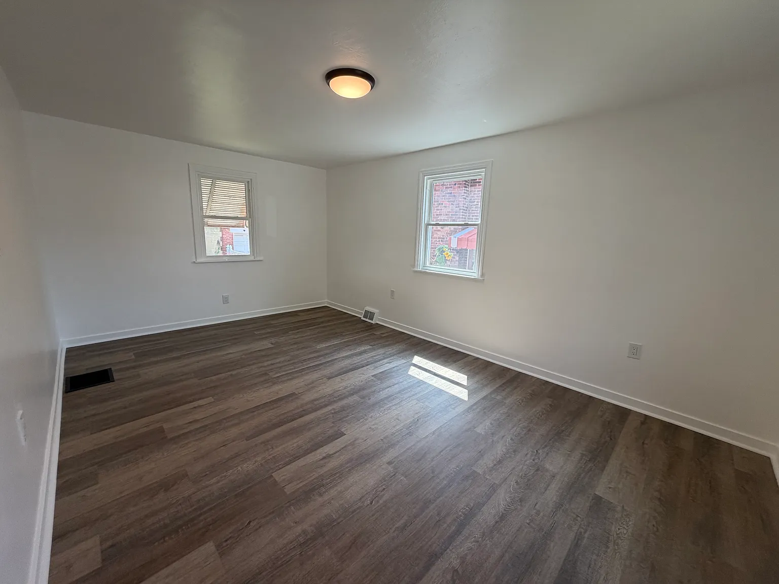 2 bed, 988 sqft, $1,295 — Photo 2