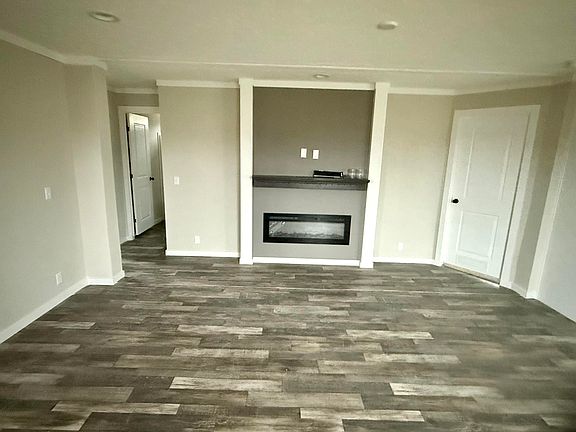 4th image of 2081 Lancaster Rd