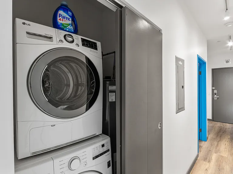 Exhibit A2 Apartments — Photo 28