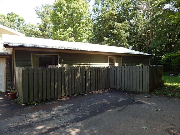 4th image of 495 Meadow Ln